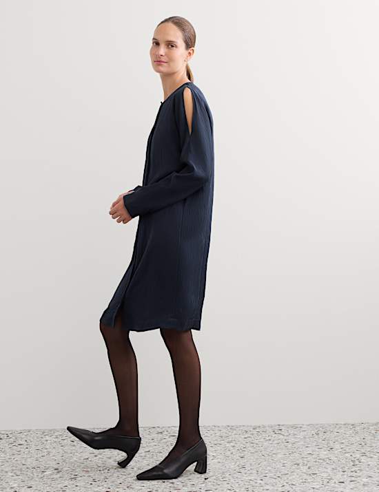 Robe tube longueur genou &agrave; &eacute;paules d&eacute;nud&eacute;es