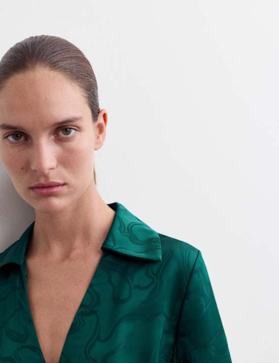 Robe midi style portefeuille à motif jacquard fleuri