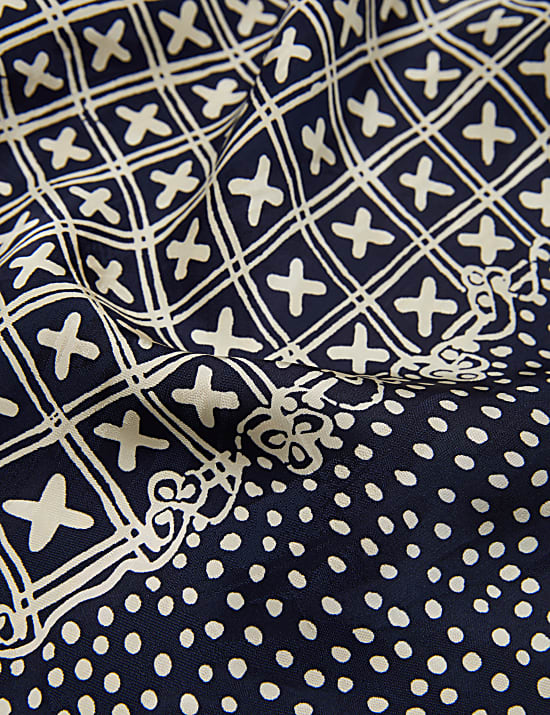 Εμπριμέ ίσιο φόρεμα με μήκος μέχρι το γόνατο