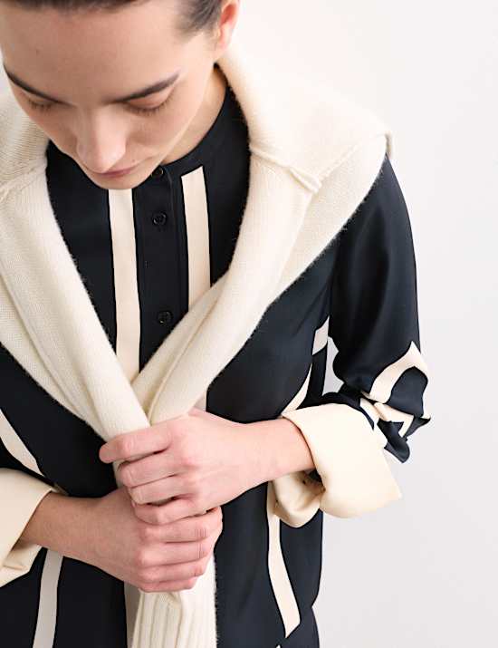 Vestido camisero por la rodilla de dise&ntilde;o geom&eacute;trico