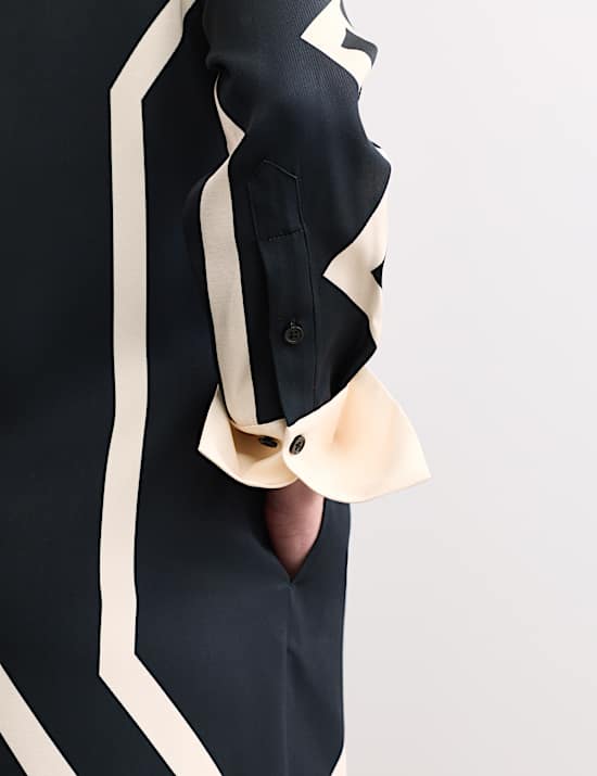 Vestido camisero por la rodilla de dise&ntilde;o geom&eacute;trico