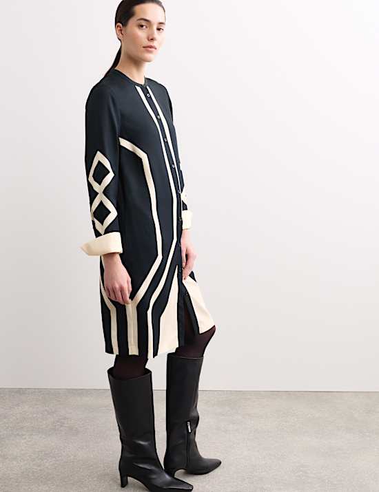 Vestido camisero por la rodilla de dise&ntilde;o geom&eacute;trico