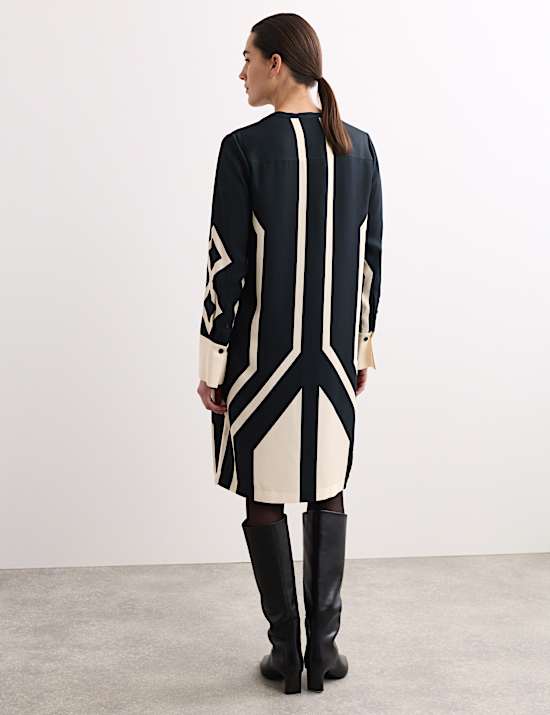 Vestido camisero por la rodilla de dise&ntilde;o geom&eacute;trico