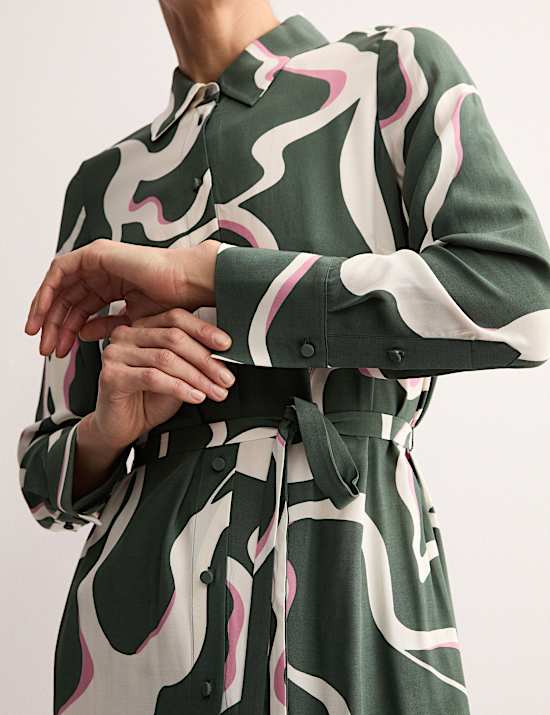 Robe midi style chemise avec imprim&eacute; et ceinture