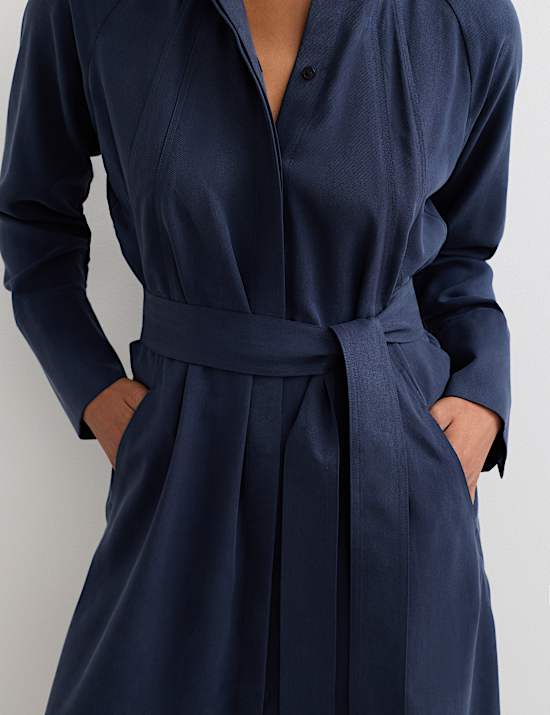 Robe midi &agrave; d&eacute;tail pliss&eacute;