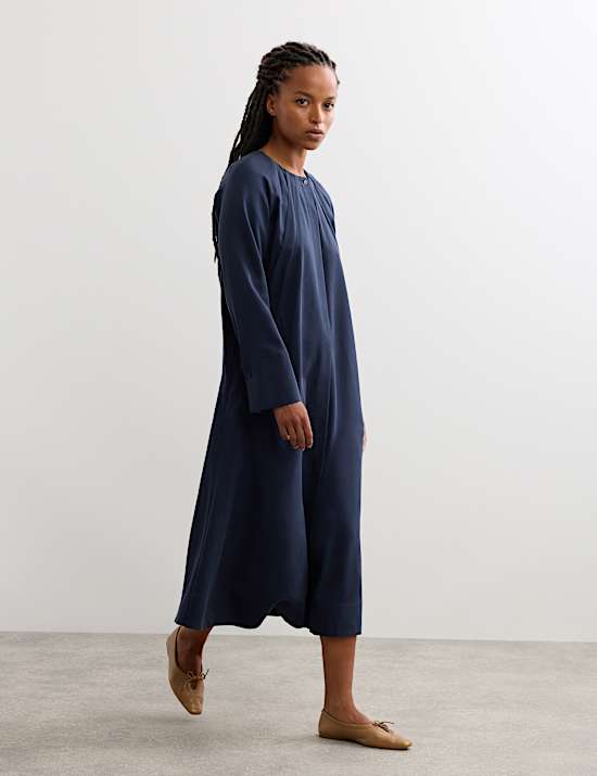 Robe midi &agrave; d&eacute;tail pliss&eacute;