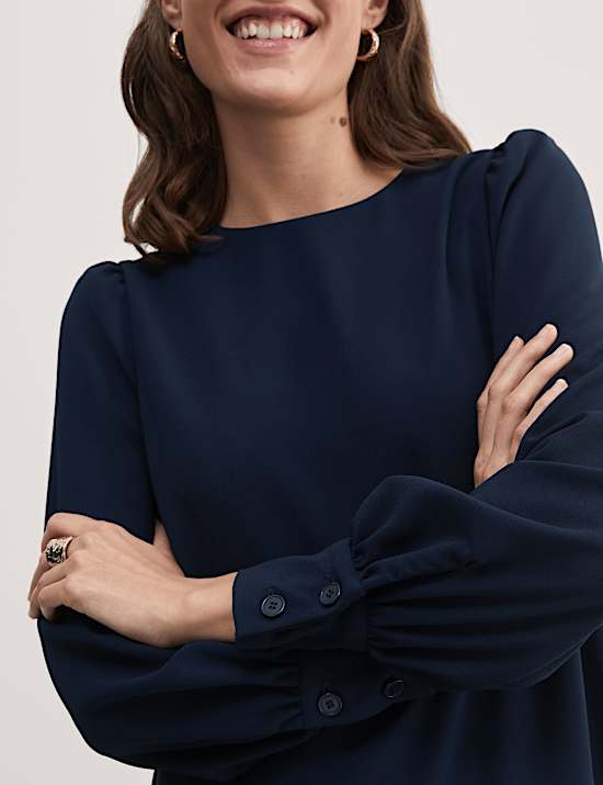 Vestido recto por la rodilla de crep&eacute; de escote cerrado