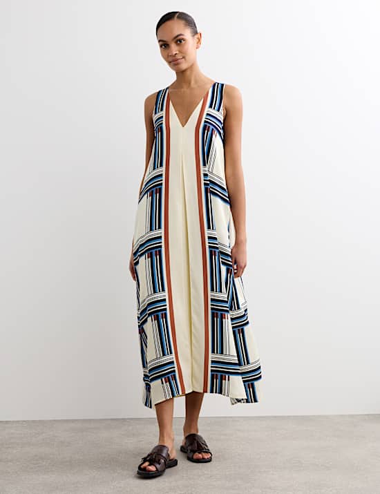 Robe midi coupe droite &agrave; carreaux et col en V