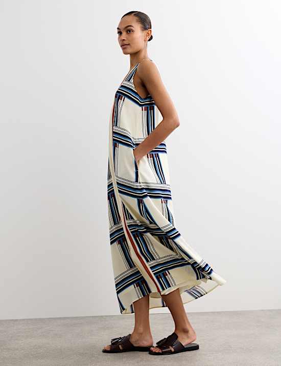 Robe midi coupe droite &agrave; carreaux et col en V