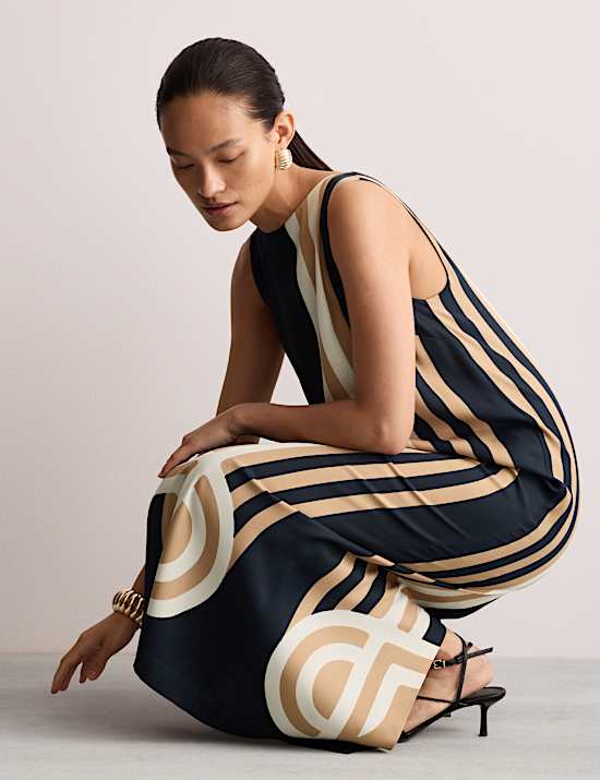 Robe coupe droite midi à décolleté rond à imprimé foulard