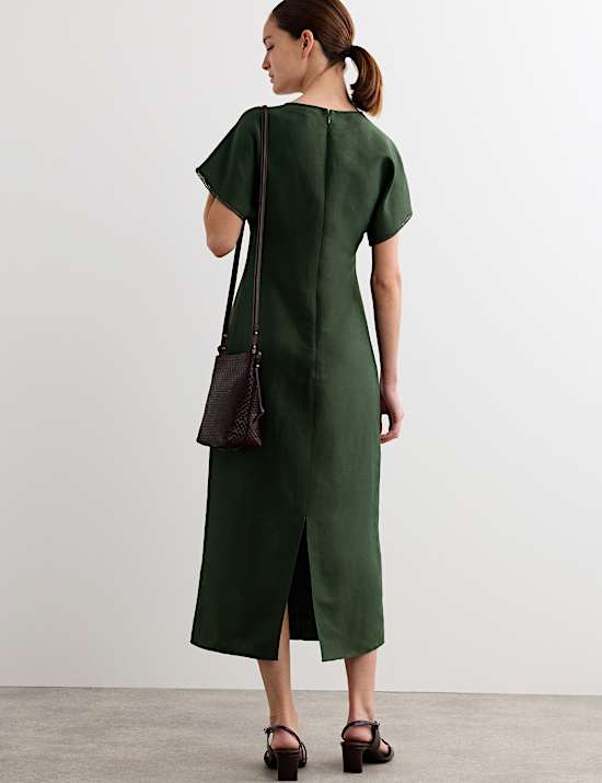 Linnenrijke midi-wikkeljurk met V-hals