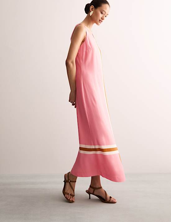 Μίντι εμπριμέ ίσιο φόρεμα με τετράγωνη λαιμόκοψη