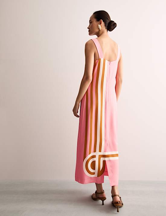 Μίντι εμπριμέ ίσιο φόρεμα με τετράγωνη λαιμόκοψη