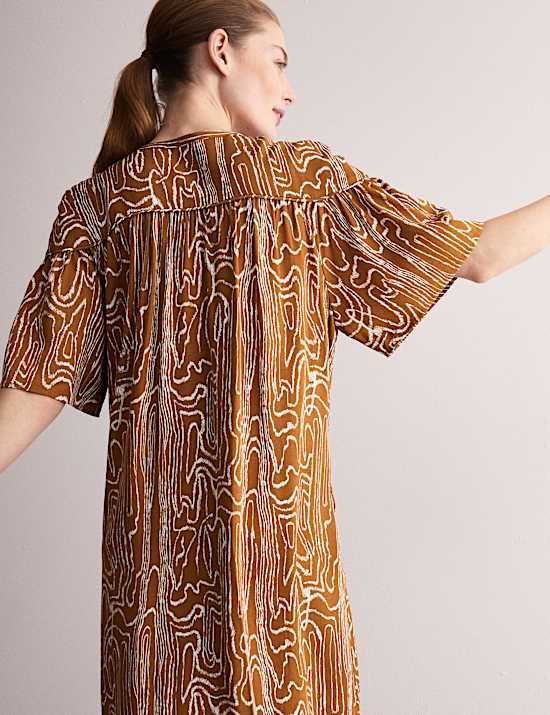 Εμπριμέ μίντι-μάξι μεσάτο φόρεμα