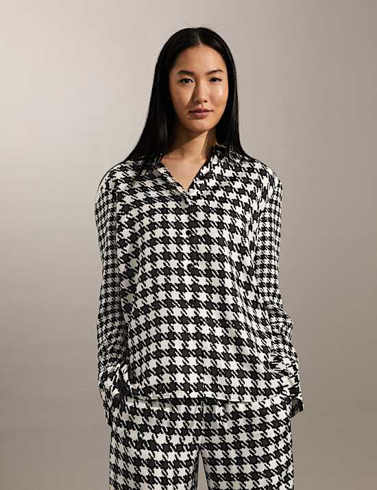 Kemeja Model Kerah Sutra Murni Bermotif