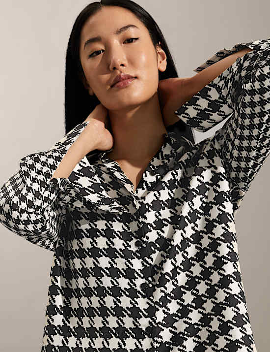 Kemeja Model Kerah Sutra Murni Bermotif