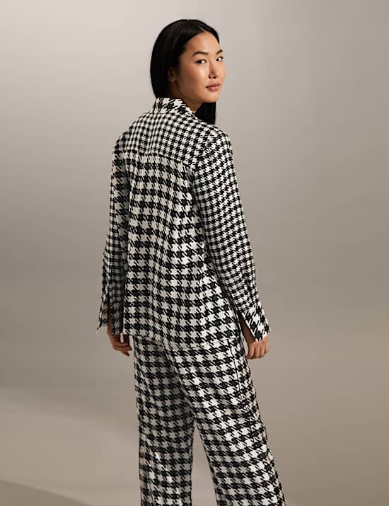 Kemeja Model Kerah Sutra Murni Bermotif