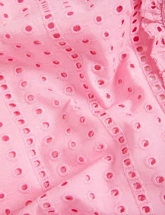 Zuiver katoenen top met ruchekraag en broderie