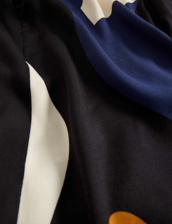 Blus Leher Bundar Bermotif