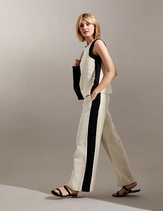 Hemdtopje van zuiver linnen met ronde hals en zijstreep