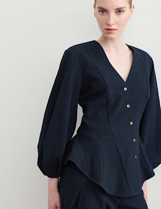 Blouse en coton textur&eacute; &agrave; col en V