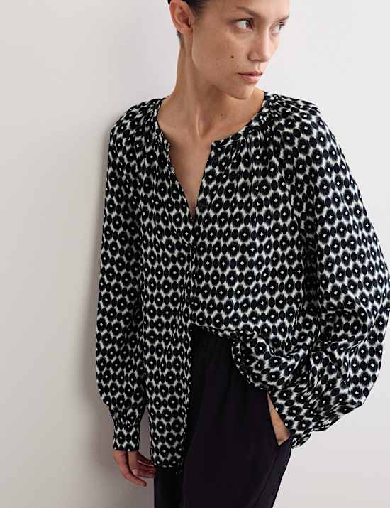 Blouse met knoopsluiting en geometrisch motief