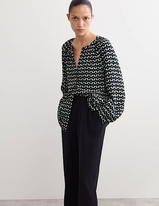 Blouse met knoopsluiting en geometrisch motief