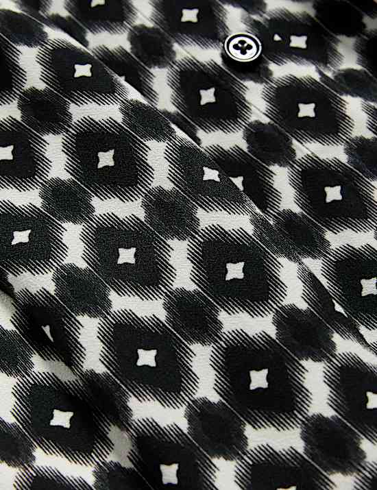 Blouse met knoopsluiting en geometrisch motief