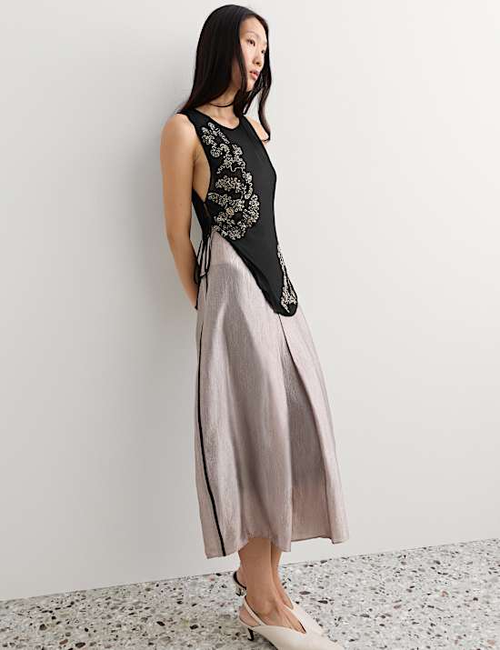 Tabard transparent orn&eacute; avec caraco