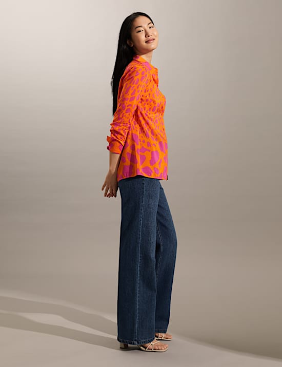 Kemeja Campuran Sutra Motif Hewan