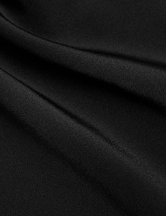 Τοπ με κουμπιά σε όλο το μήκος και σούρες στη λαιμόκοψη από 100% μετάξι