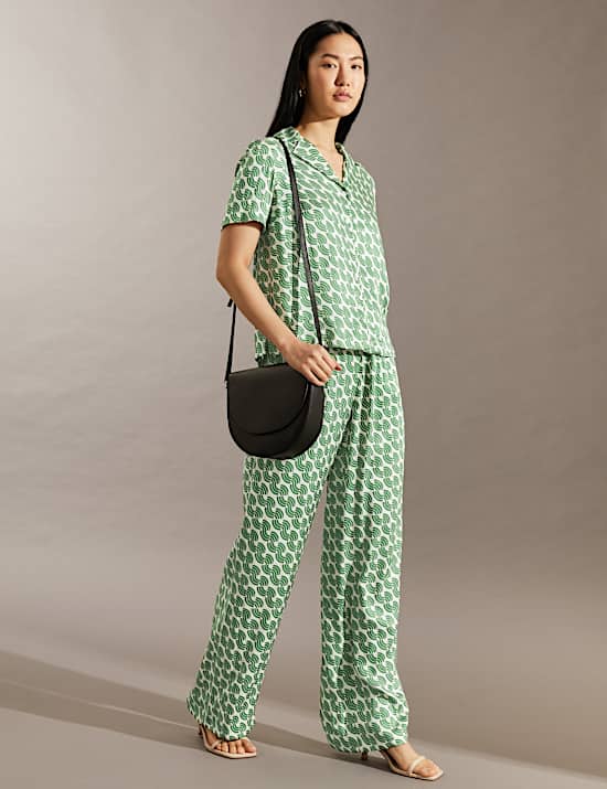 Kemeja Berkerah Geometris