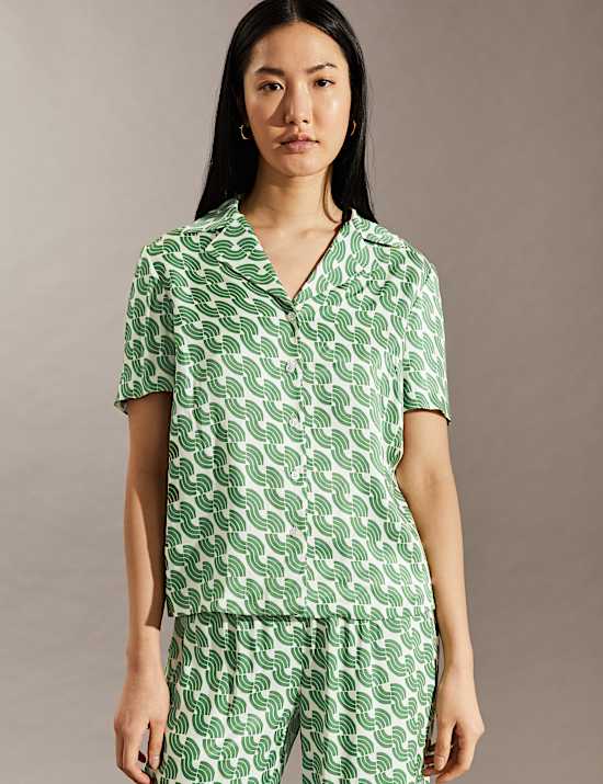 Kemeja Berkerah Geometris