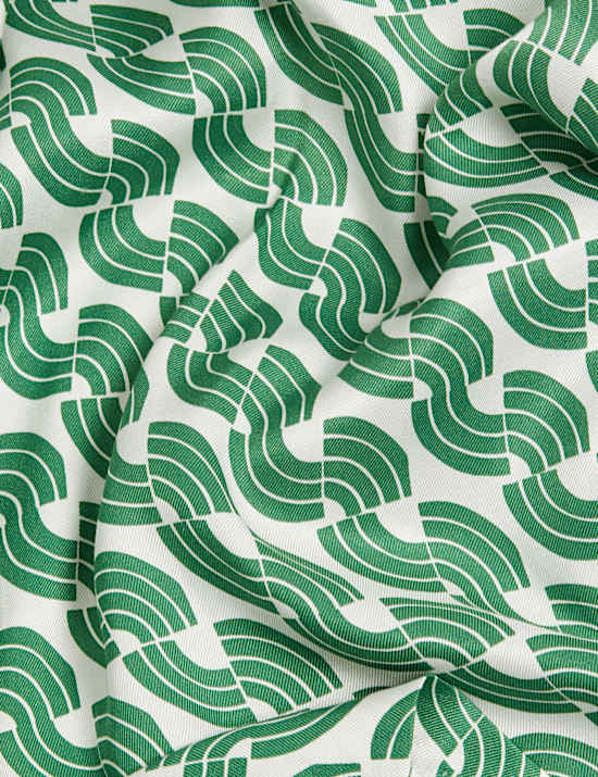 Kemeja Berkerah Geometris