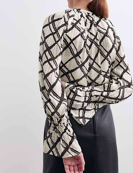 Blusa con cuello redondo a rayas