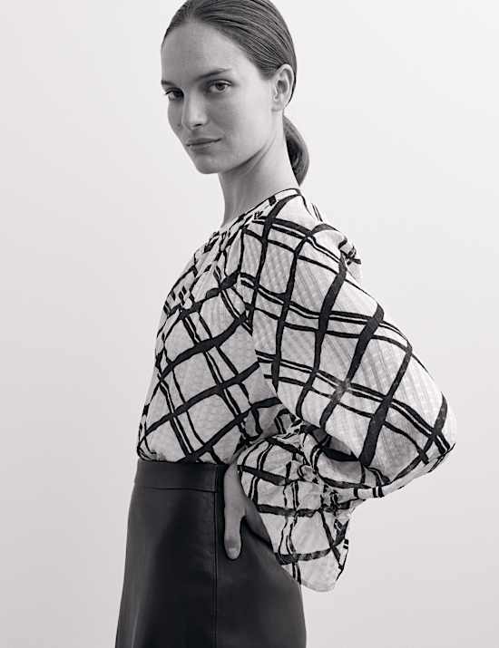 Blusa con cuello redondo a rayas