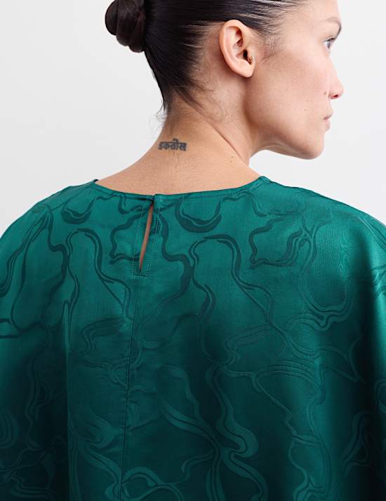 Jacquard Round Neck Cape Top