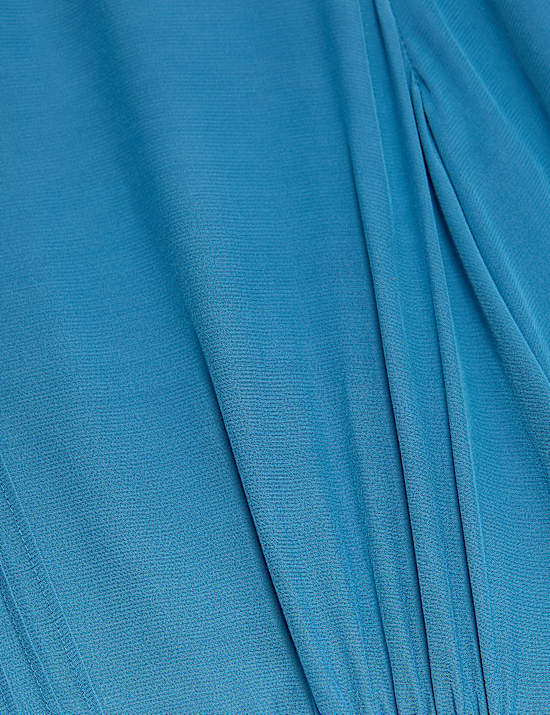 Τοπ με πιέτες και λαιμόκοψη V