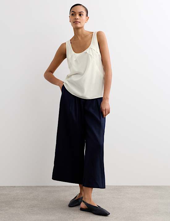 Top van zuivere zijde met gevormd schelpdetail