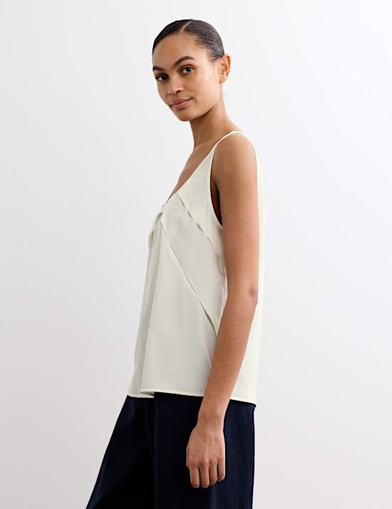 Top van zuivere zijde met gevormd schelpdetail