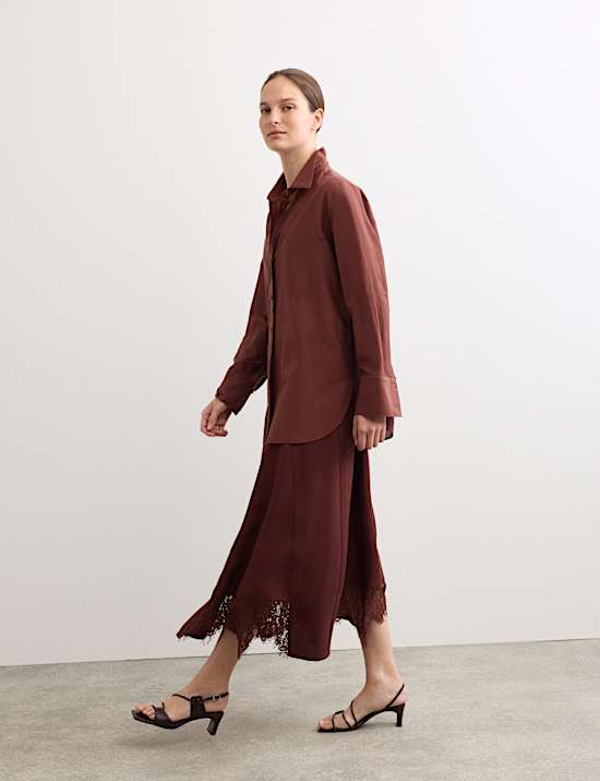 Chemise coupe d&eacute;contract&eacute;e en soie m&eacute;lang&eacute;e avec encolure