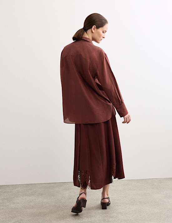 Chemise coupe d&eacute;contract&eacute;e en soie m&eacute;lang&eacute;e avec encolure