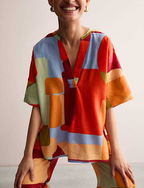 Top en lin imprimé à col en V