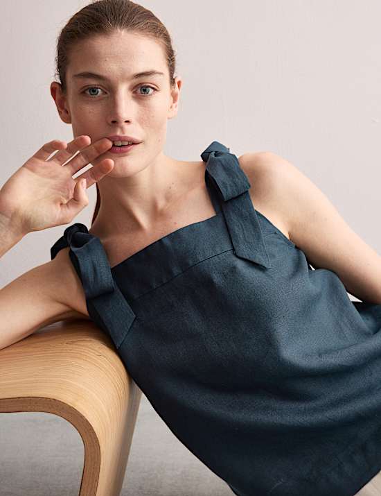 Top van zuiver linnen met vierkante hals en strikbandjes