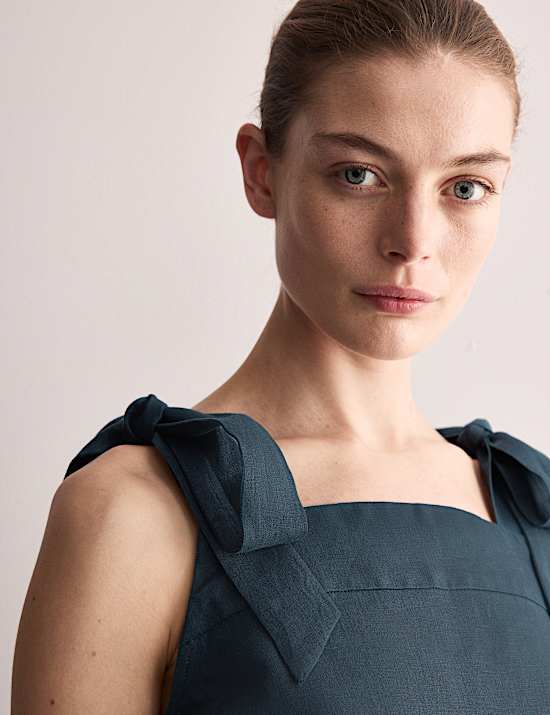 Top van zuiver linnen met vierkante hals en strikbandjes