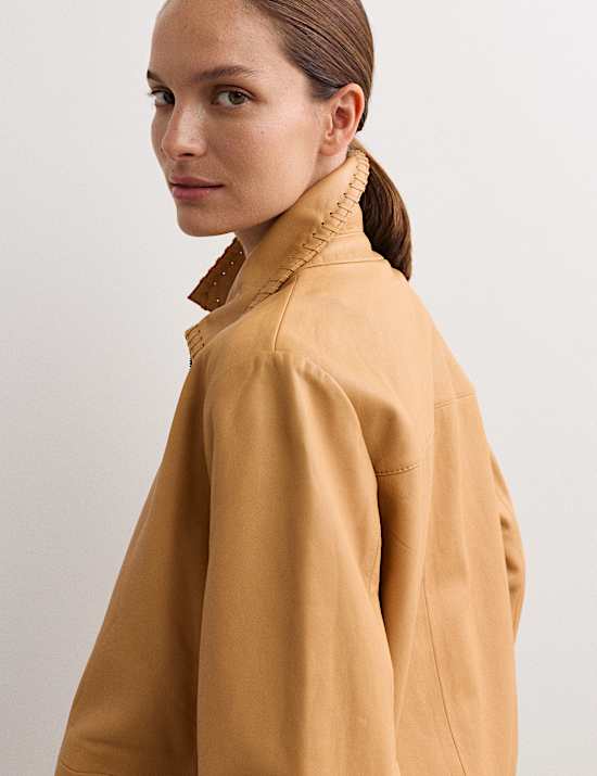 Veste en cuir avec encolure et détail couture