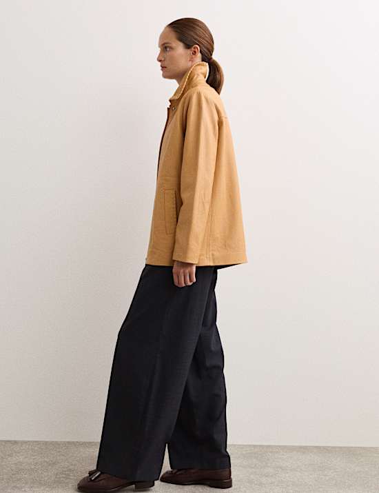 Veste en cuir avec encolure et détail couture