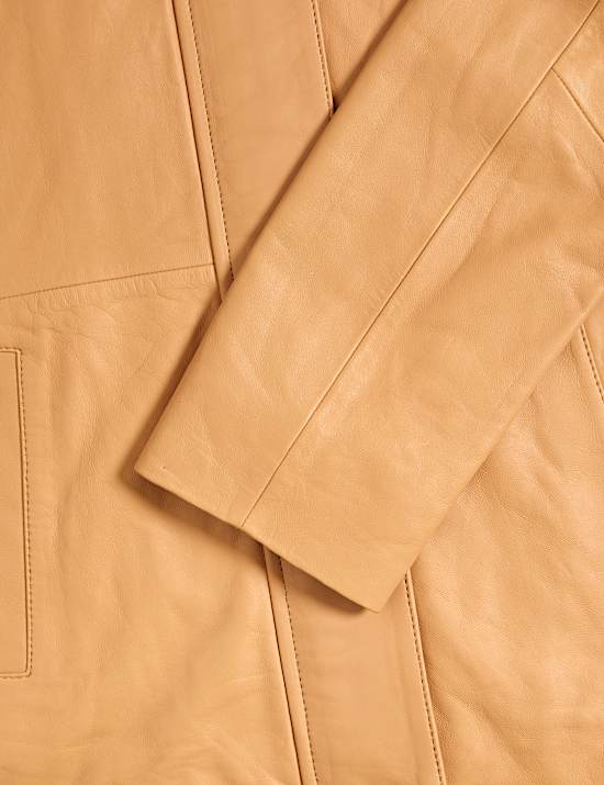 Veste en cuir avec encolure et détail couture