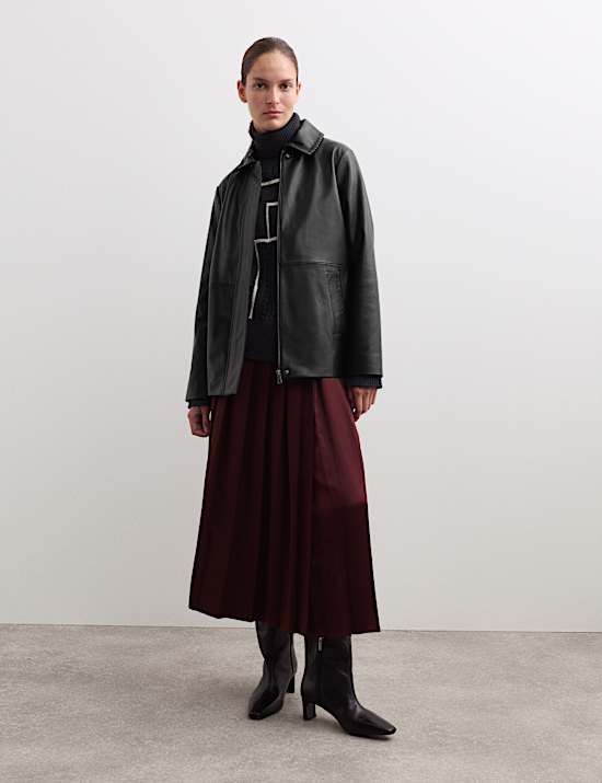 Veste en cuir avec encolure et détail couture