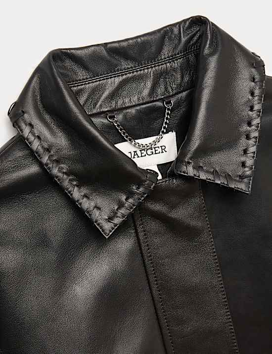 Veste en cuir avec encolure et détail couture